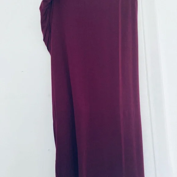Elegant Burgundy Skirt - Picture 7 of 9